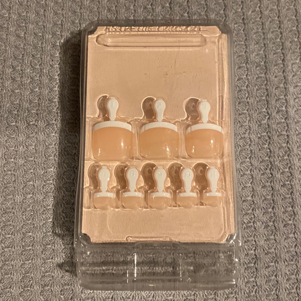 FREE W/P~ Peach Real Life Toe Nails Kit💅